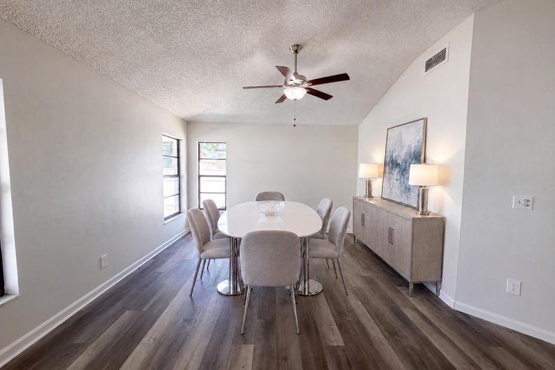 Photo 8 of 17 of 9507 Letterstone Ct, Tampa, FL