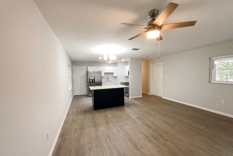 Photo 10 of 21 of 806 Wedgewood Dr, Mount Dora, FL
