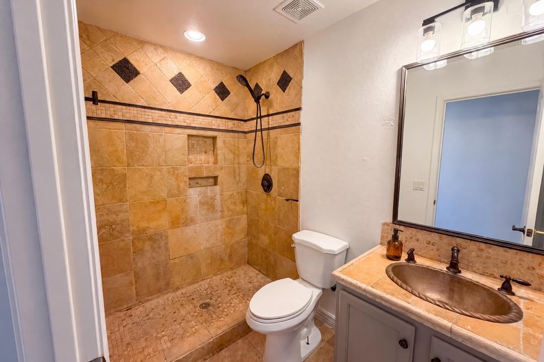 Photo 15 of 35 of 17645 W Hale Bopp Dr, Goodyear, AZ