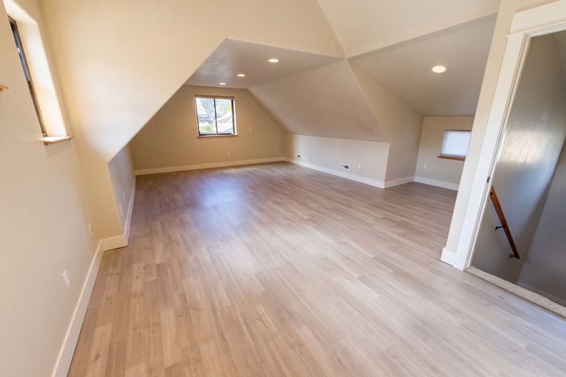 Photo 14 of 26 of 1125 W 28th Ave, Eugene, OR
