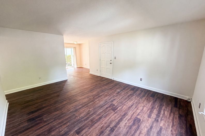 Photo 8 of 20 of 2020 Stoney Point Ln, Charlotte, NC