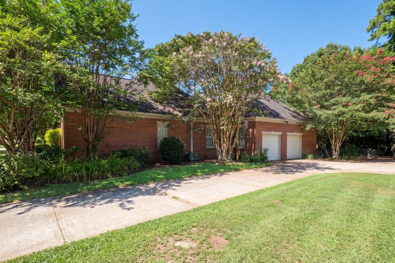Photo 17 of 21 of 2109 Cumberland Ln, Albany, GA