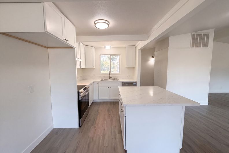 Photo 7 of 29 of 4224 Boone Ln, Sacramento, CA