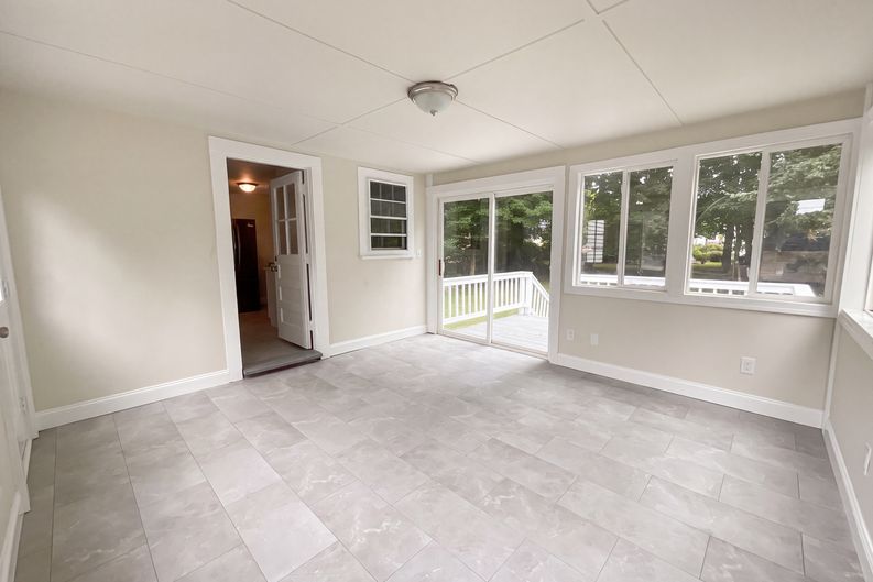 Photo 9 of 28 of 48 Woodlawn St, Randolph, MA