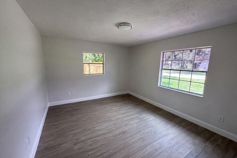 Photo 4 of 23 of 585 Hewett Dr, Orlando, FL