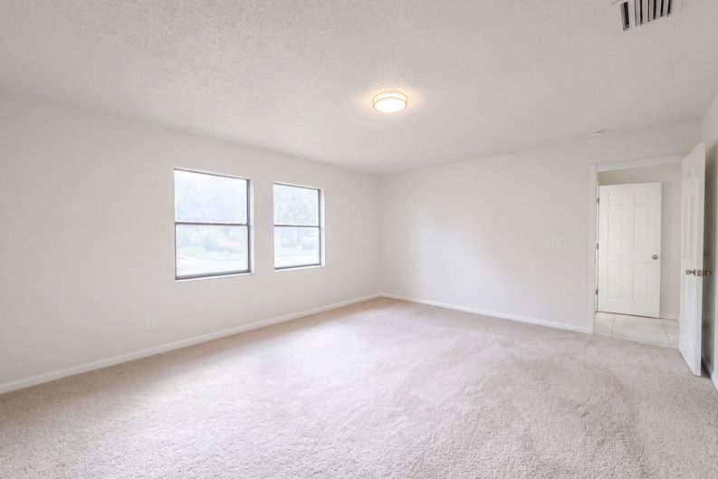 Photo 13 of 21 of 8022 Timber Lake Ln, Sarasota, FL