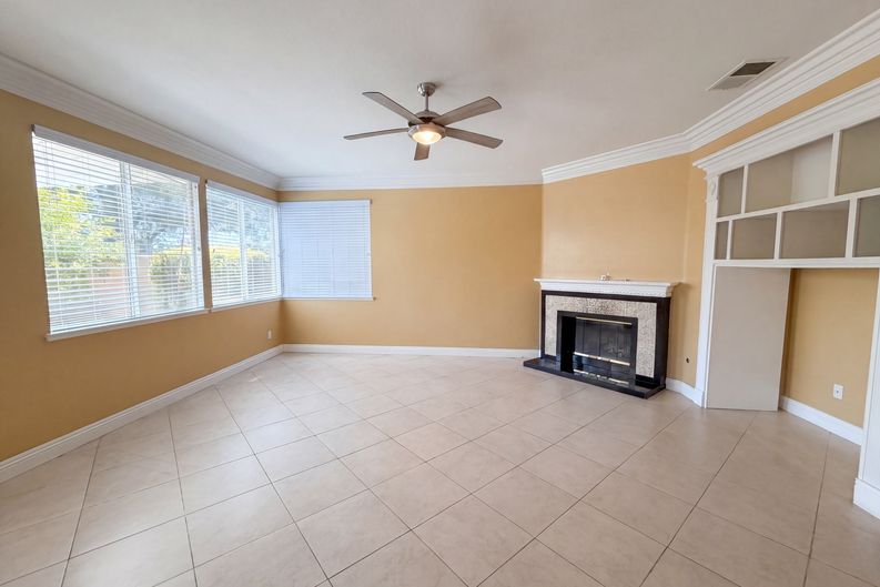Photo 8 of 21 of 27801 Canyon Hills Way, Murrieta, CA