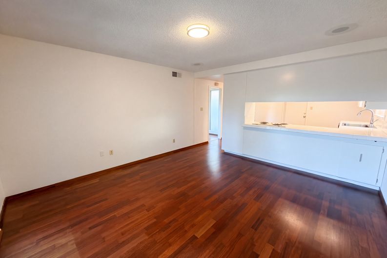 Photo 10 of 36 of 6800 Havenhurst Dr, Sacramento, CA