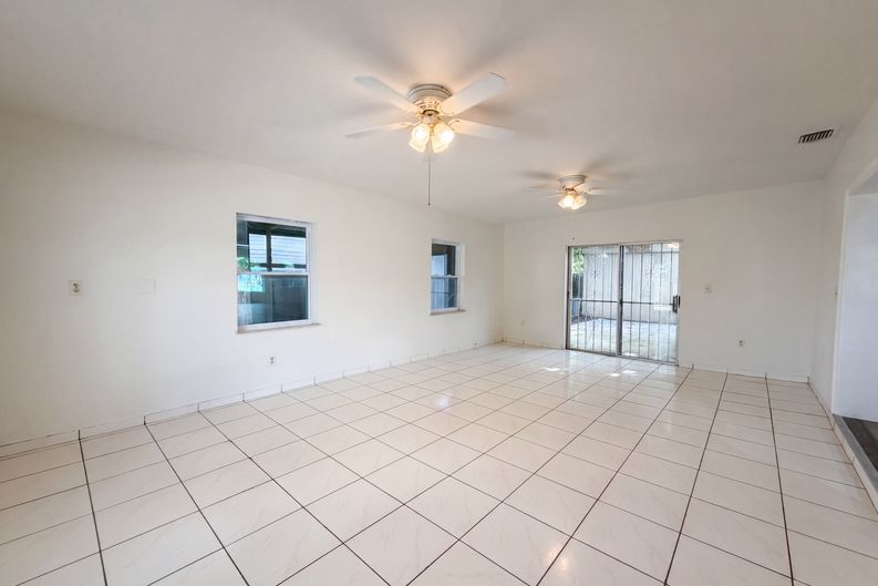 Photo 7 of 20 of 4403 NW 202nd St, Miami Gardens, FL