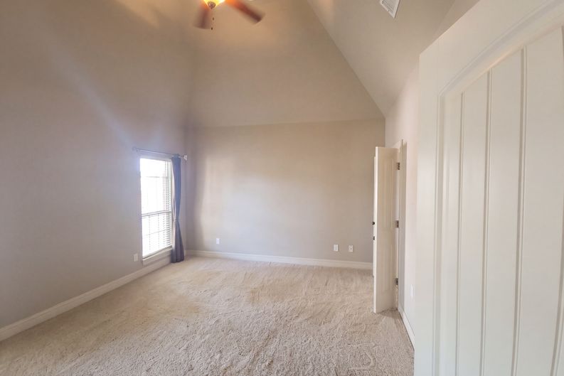 Photo 4 of 18 of 3908 N Pine Ave, Broken Arrow, OK