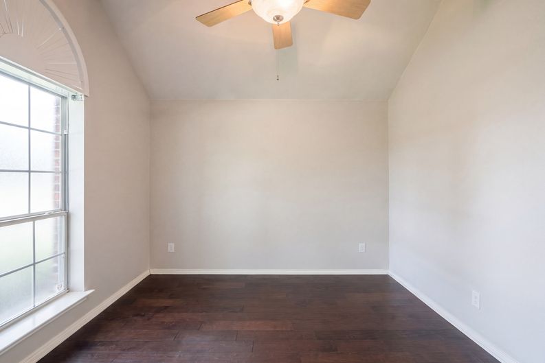 Photo 13 of 17 of 1441 Forest Oaks Ct, Frisco, TX