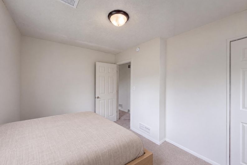 Photo 8 of 20 of 4770 Woodend Ave, Kansas City, KS
