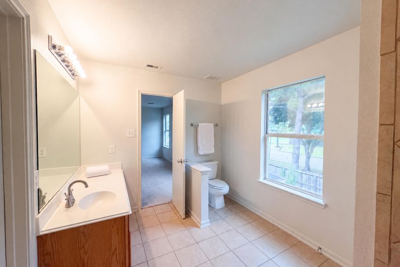 Photo 21 of 49 of 15515 Hollow Cypress Ct, Houston, TX