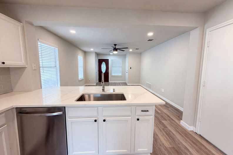 Photo 6 of 16 of 1076 Shadow Creek Blvd, Buda, TX