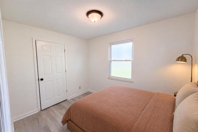 Photo 15 of 27 of 7301 Meadowbrook Cir, Knoxville, TN