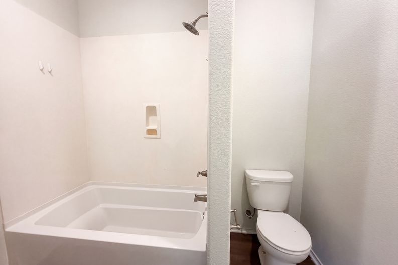 Photo 14 of 18 of 11813 Bellegrove Rd, Burleson, TX