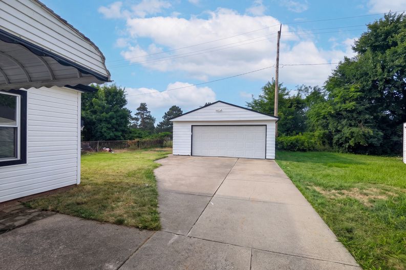 Photo 17 of 19 of 12722 Emery Ave, Cleveland, OH