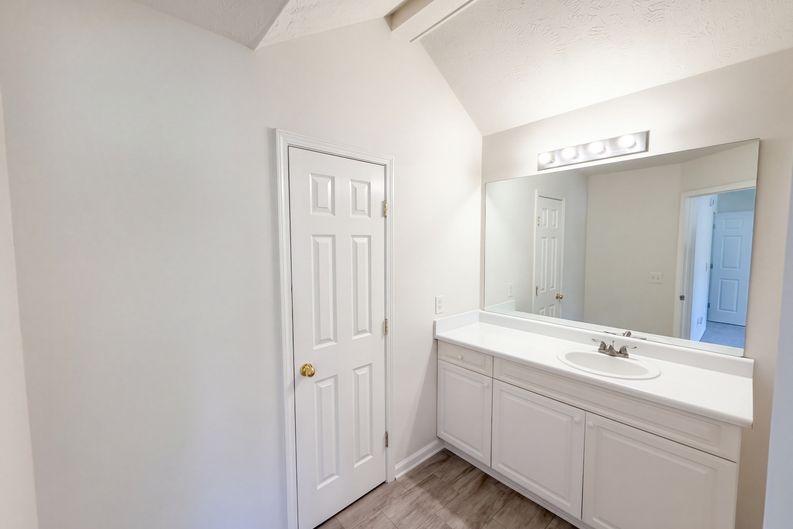 Photo 14 of 21 of 6140 Steve Scarlett Pl, La Vergne, TN