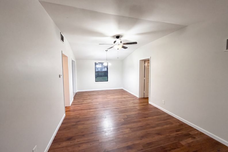 Photo 3 of 20 of 3004 Hunkin Cir, Deltona, FL