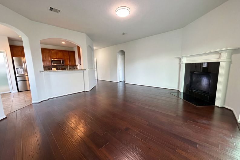 Photo 11 of 24 of 26306 Fox Ridge Ln, Katy, TX