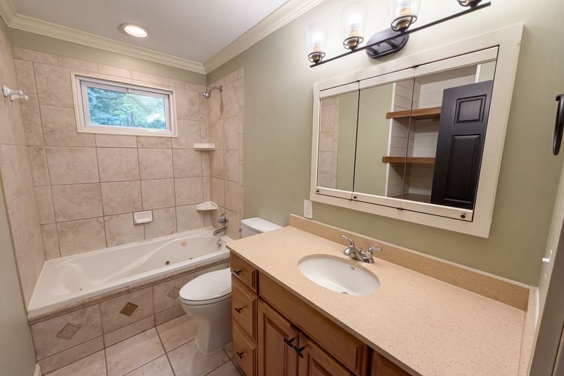 Photo 8 of 16 of 6710 Hopi Rd, Chanhassen, MN