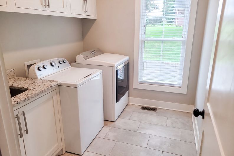 Photo 16 of 38 of 521 Autumnstone Ln, Bowling Green, KY