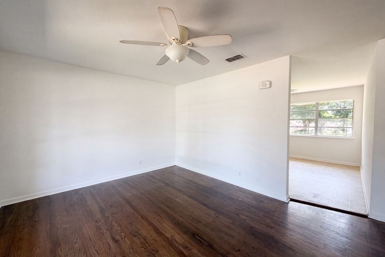 Photo 7 of 16 of 1213 S Ridgeway Dr, Cleburne, TX