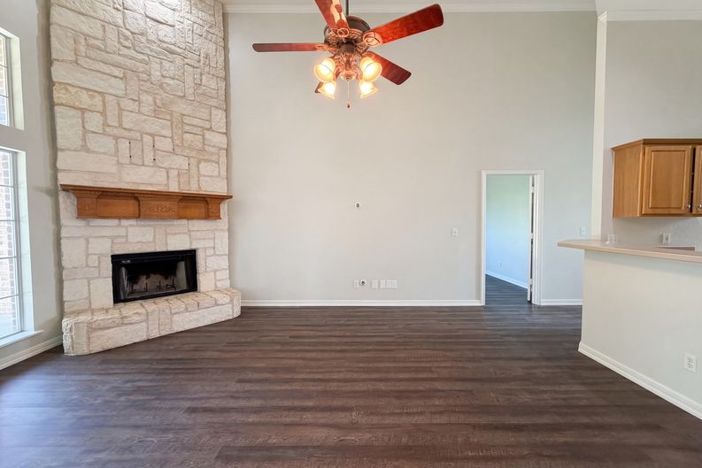 Photo 3 of 20 of 416 Fossil Rock Dr, Azle, TX
