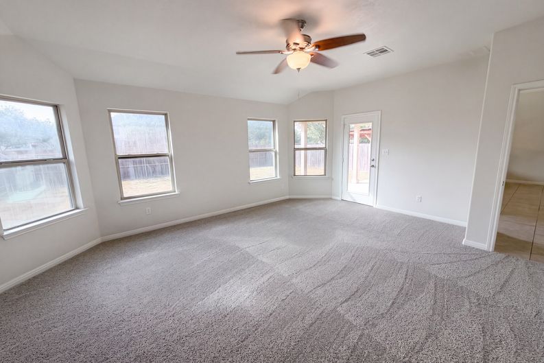 Photo 9 of 20 of 18320 Drecker Springs Ln, Pflugerville, TX