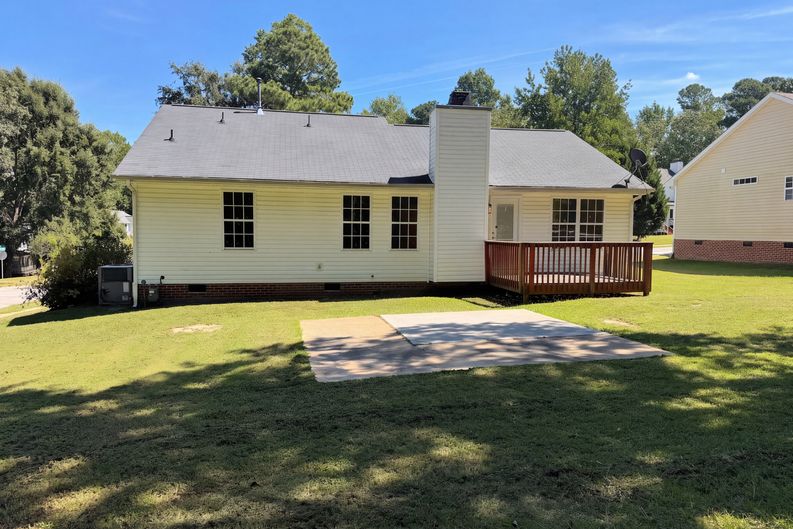 Photo 5 of 19 of 301 Hocutt Dr, Clayton, NC