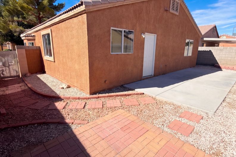Photo 5 of 33 of 5222 Jewel Canyon Dr, Las Vegas, NV