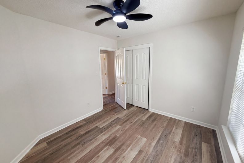 Photo 11 of 18 of 6032 Briggs Dr, Charlotte, NC