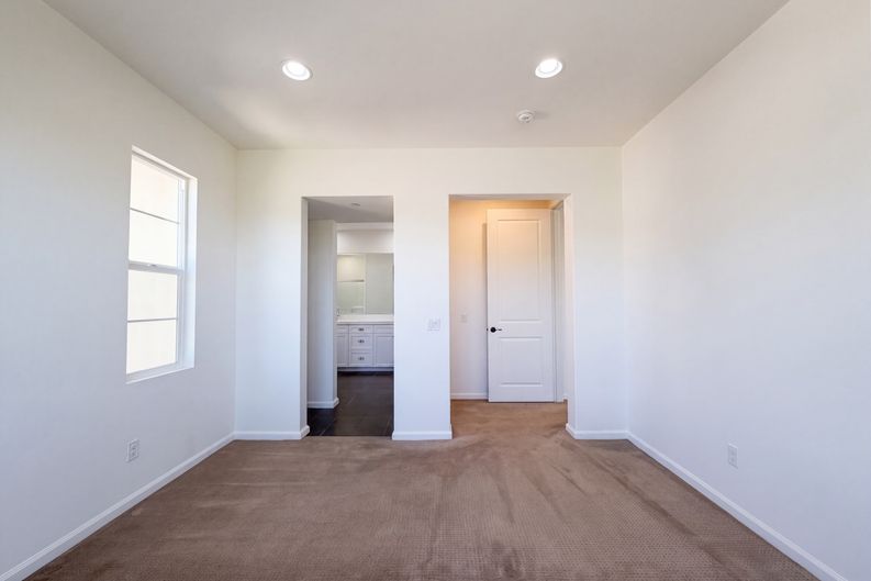 Photo 16 of 31 of 21981 Propello Dr, Santa Clarita, CA
