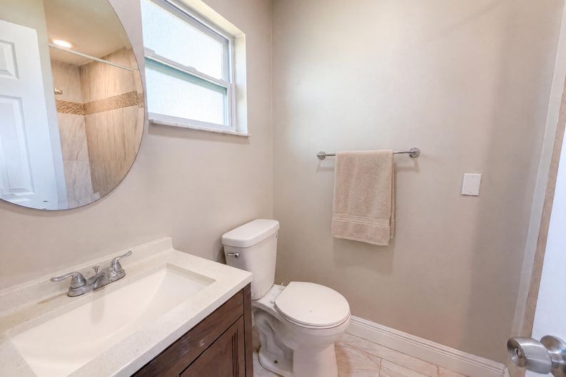 Photo 11 of 16 of 121 Inwood Cir, Brandon, FL