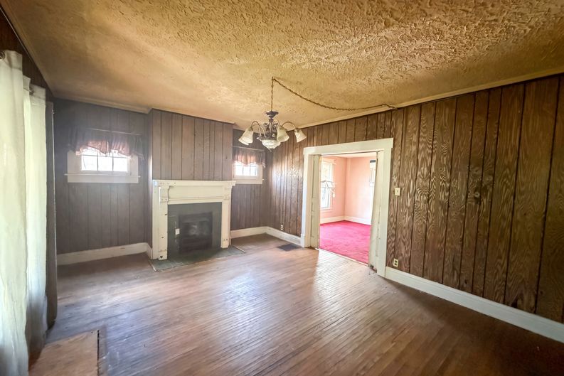 Photo 3 of 27 of 2670 Fern Ave, Columbus, OH