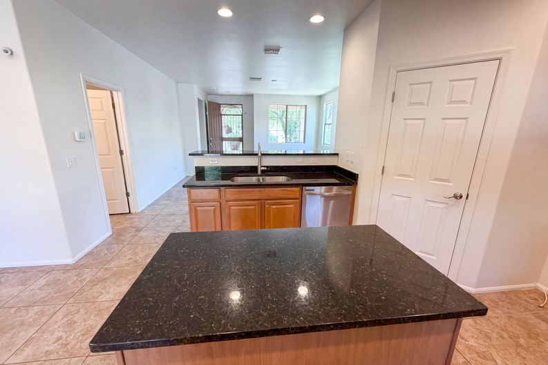 Photo 7 of 25 of 7452 S Golden Shore Dr, Tucson, AZ