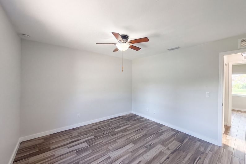 Photo 12 of 20 of 789 Little Pine Dr, South Daytona, FL