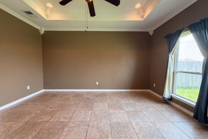 Photo 9 of 18 of 6906 King George Pl, Corpus Christi, TX