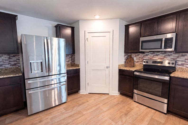 Photo 7 of 34 of 800 Maduro Way, McDonough, GA