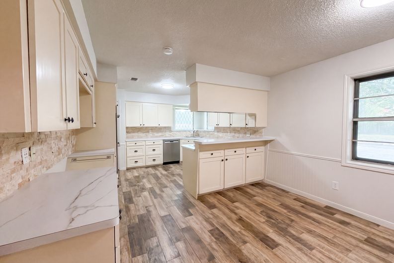 Photo 26 of 47 of 4042 Greenbriar Dr, Missouri City, TX