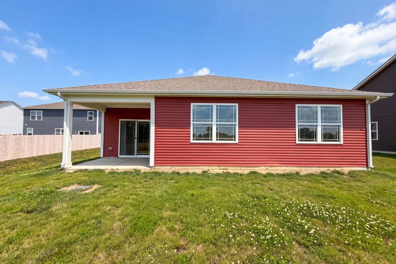 Photo 5 of 19 of 1671 Fairmount Dr, Greenfield, IN