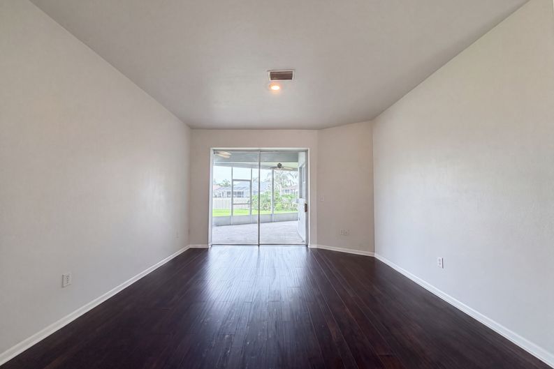 Photo 3 of 28 of 12919 Prestwick Dr, Riverview, FL