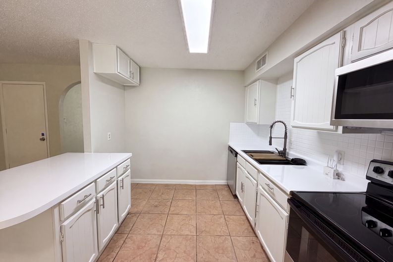 Photo 9 of 25 of 5608 Cherilee Ln, Haltom City, TX