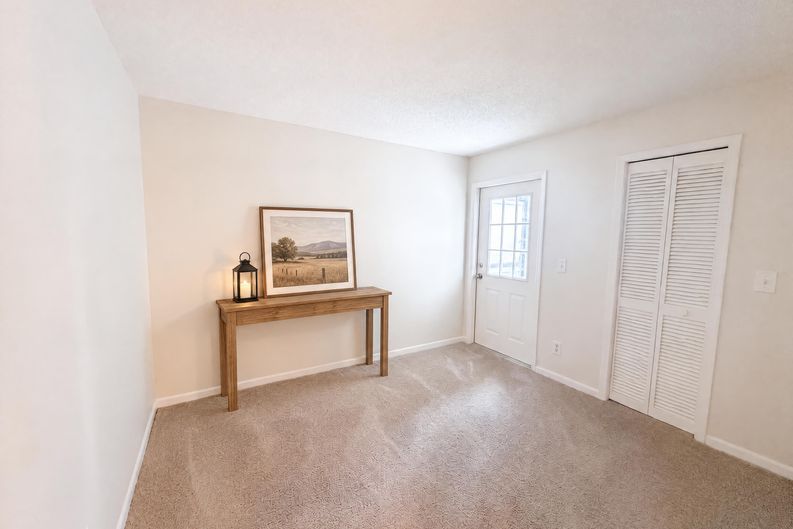Photo 4 of 18 of 8613 Cottonway Ln, Tampa, FL