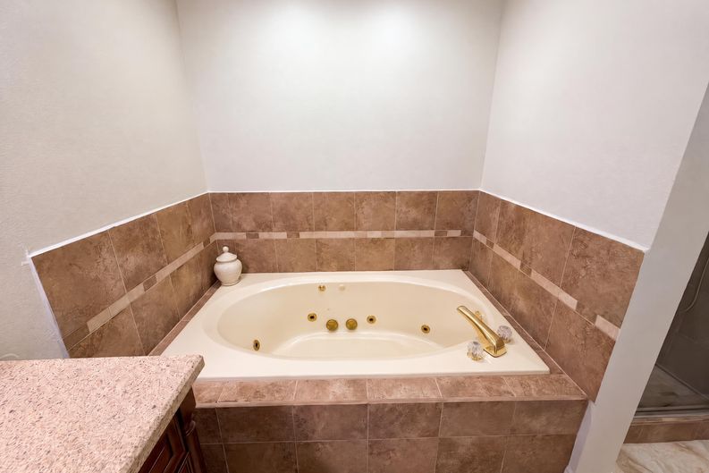 Photo 15 of 36 of 10240 E Cochise Dr, Scottsdale, AZ