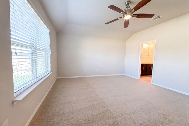 Photo 4 of 24 of 8322 Oakleaf Meadow Ct, Rosharon, TX