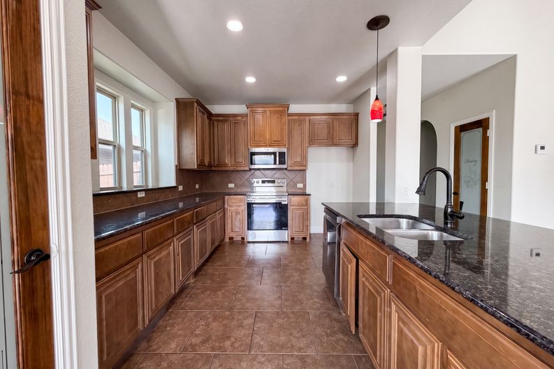 Photo 3 of 22 of 830 Graham Dr, Burleson, TX