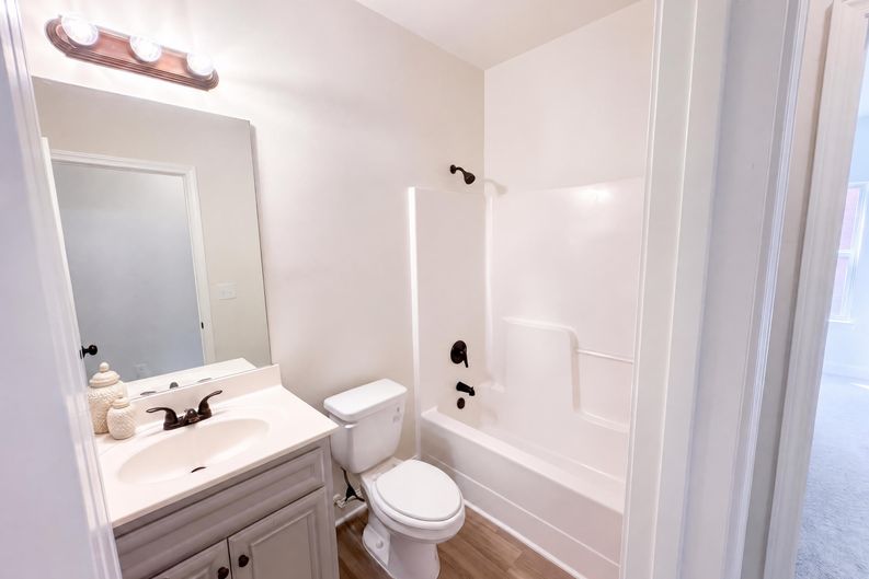 Photo 10 of 26 of 4025 Village Crossing Cir, Ellenwood, GA