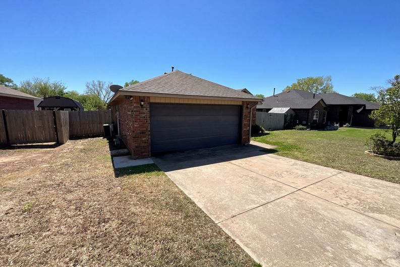 Photo 8 of 18 of 504 Woodbriar, Noble, OK