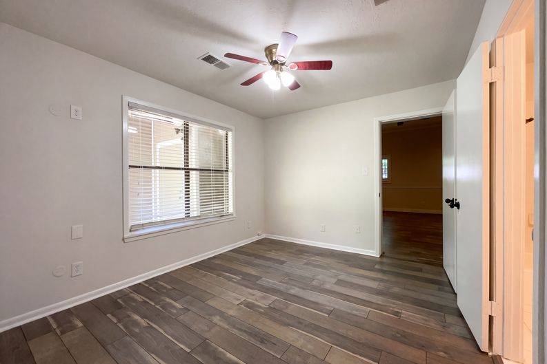 Photo 13 of 19 of 241 Greenbriar Dr, Livingston, TX